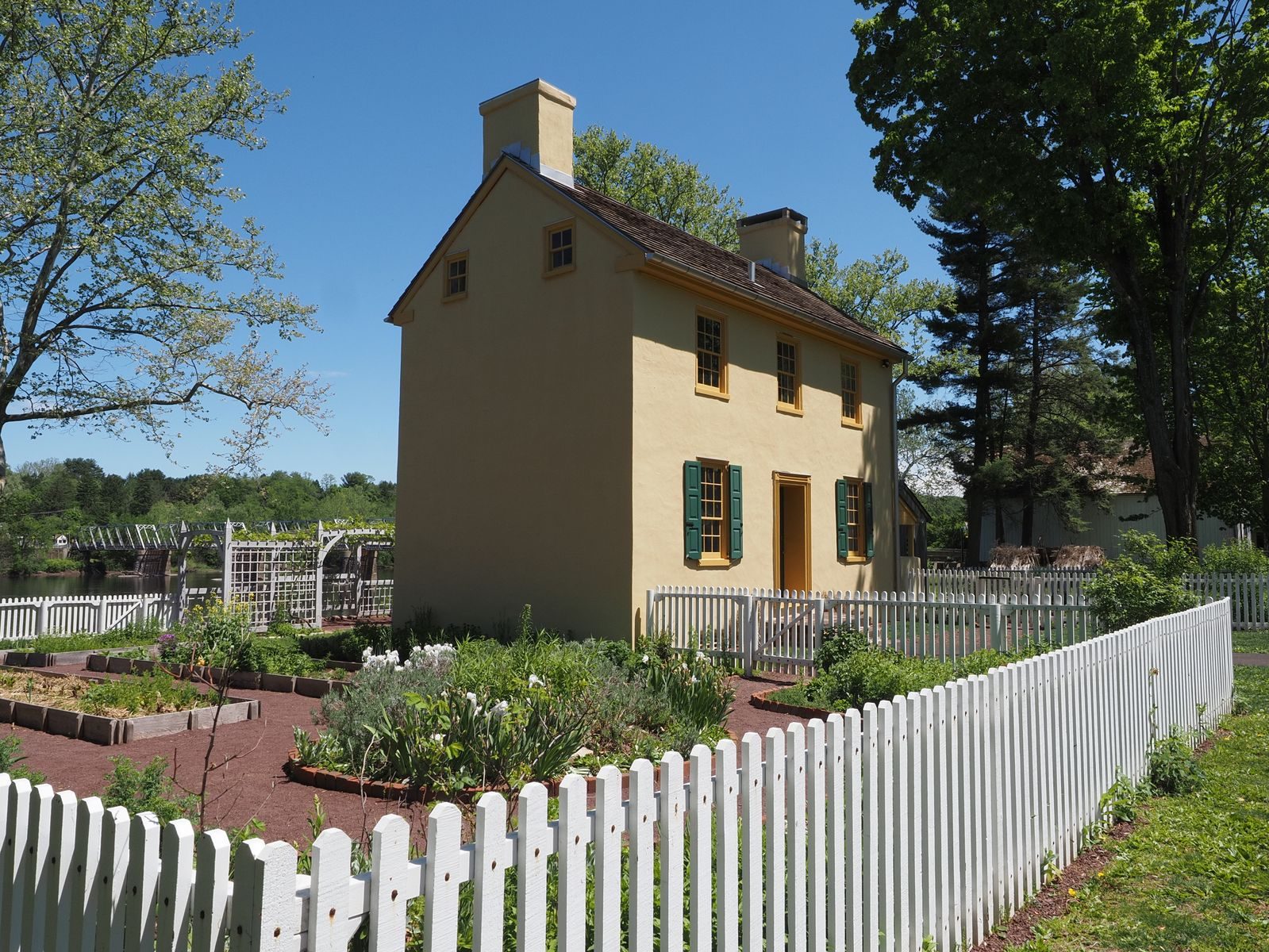 Colonial View Neighborhood Charming historic yellow house and garden in Washington Crossing, Pennsylvania.